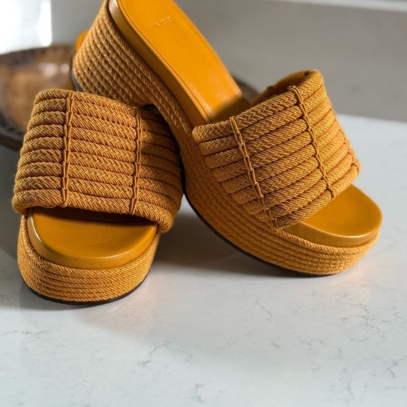 Vince Orange Platform Sandals with‎ Ribbed Strap - Picture 2 of 4
